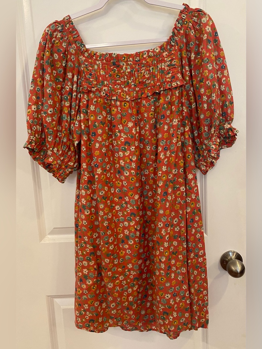 Doen Patricia Dress Sz M Red Floral Print 100% Cotton Smocked Front Puff Sleeves - Picture 3 of 7